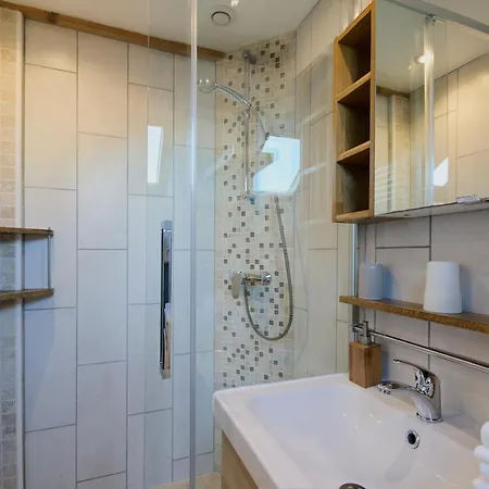 Bel Appartement, Mezzanine, Calme, 2 Coins Bureaux - Home'ponopono Apartment *